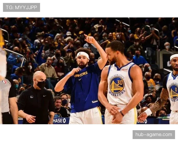 克莱·汤普森三分投射拉开空间，助勇士挡拆效率显著提升