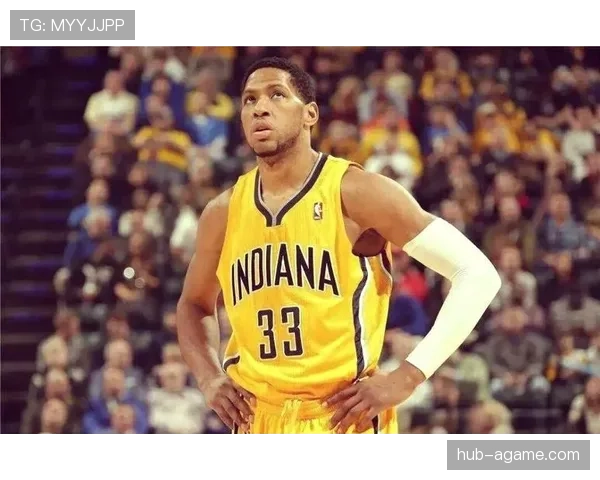 丹尼·格兰杰无球跑动提升团队三分威胁 对比过去显著拉开空间