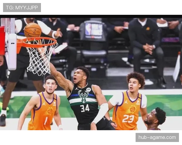 字母哥凭借禁区冲击效率拉开雄鹿反击战术的空间