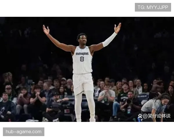 杰克逊比上季更靠挡拆为莫兰特拉开三分空间