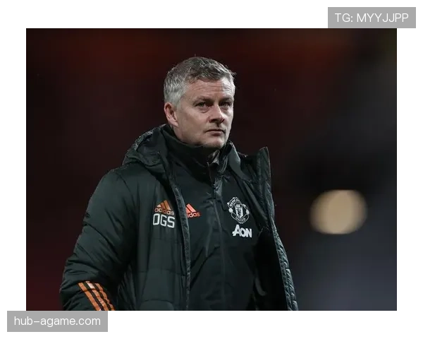 拉莫斯高位逼抢撕开曼联防线，如何体现其本赛季防守角色的战术转型？